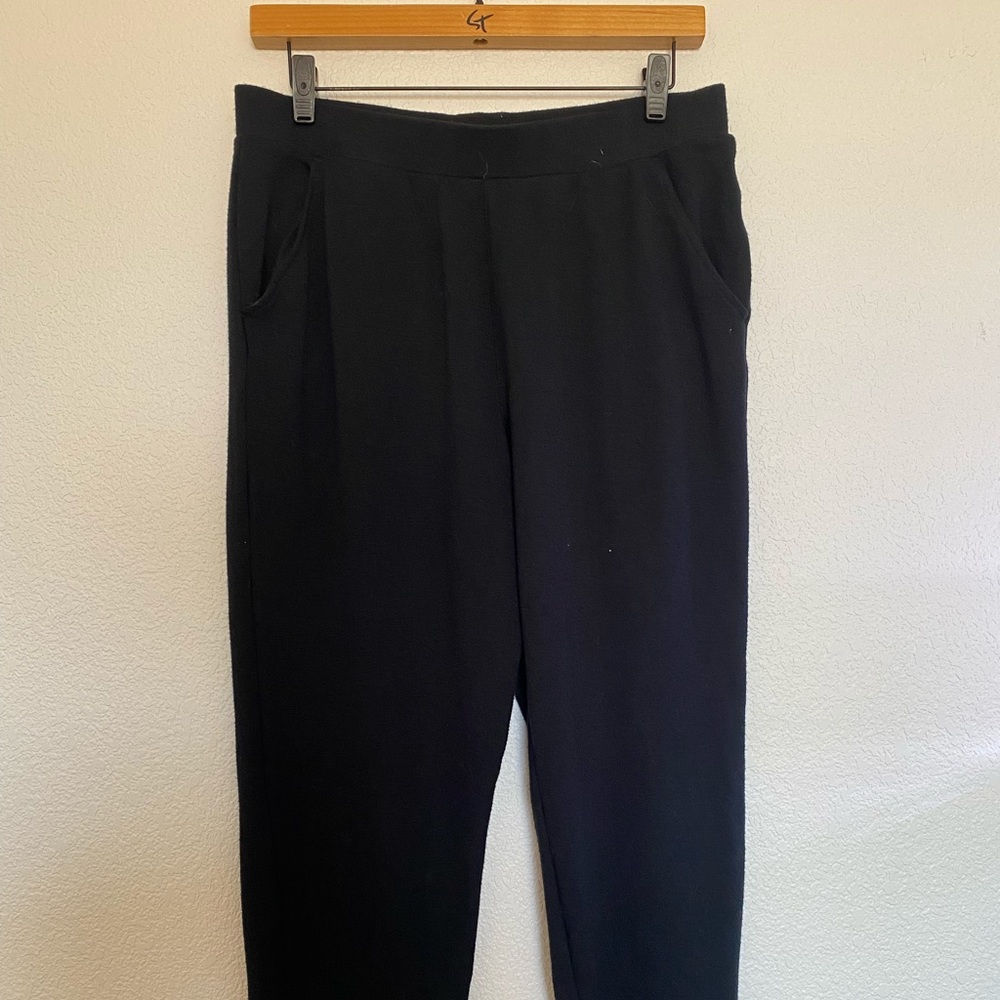 Black crop sweats